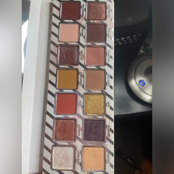 Kylie Jenner naughty and nice holiday collection duo eyeshadow pallets - Picture 3 of 3